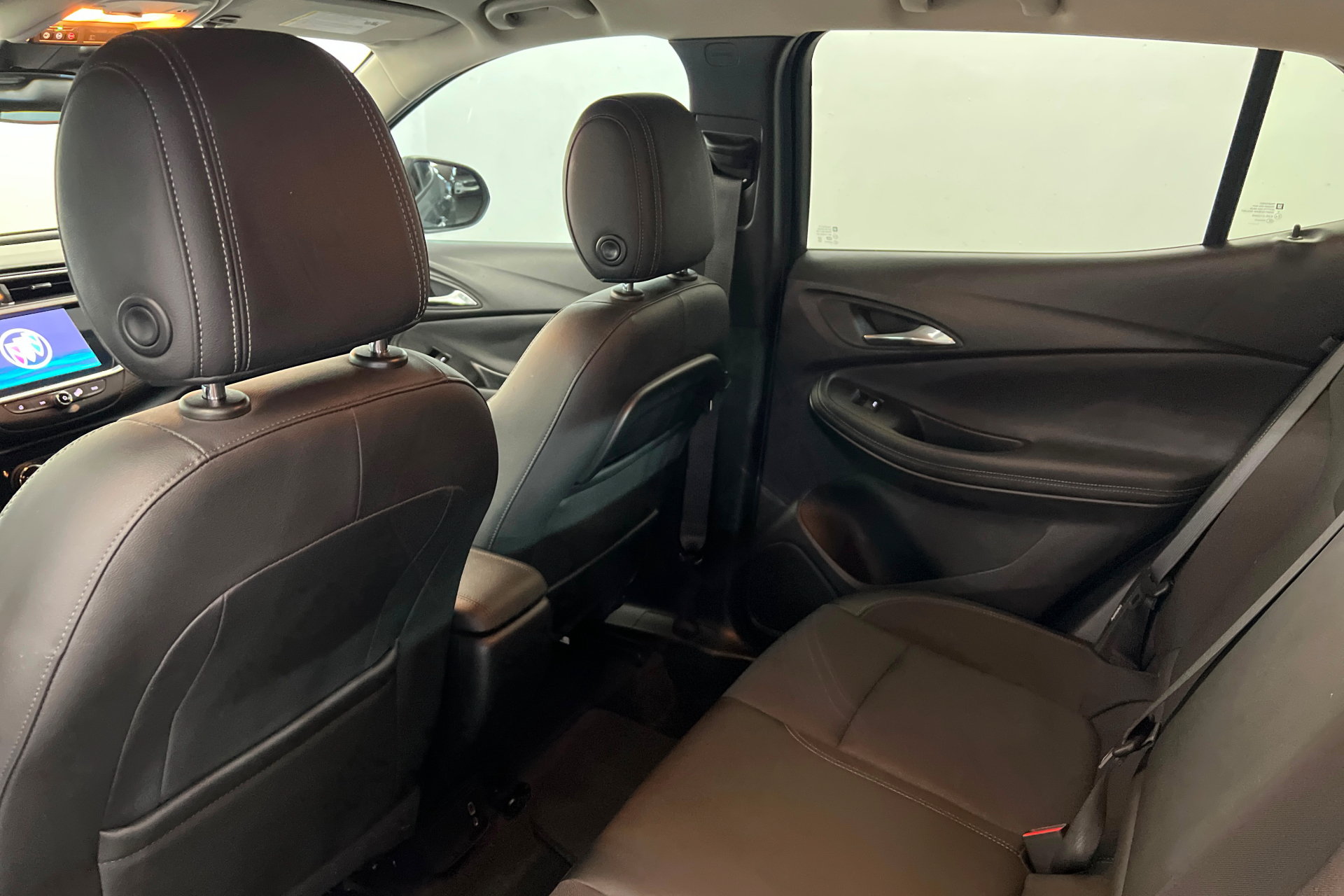 Used 2022 Buick Encore GX Select w/ Sport Touring Package FWD image 20