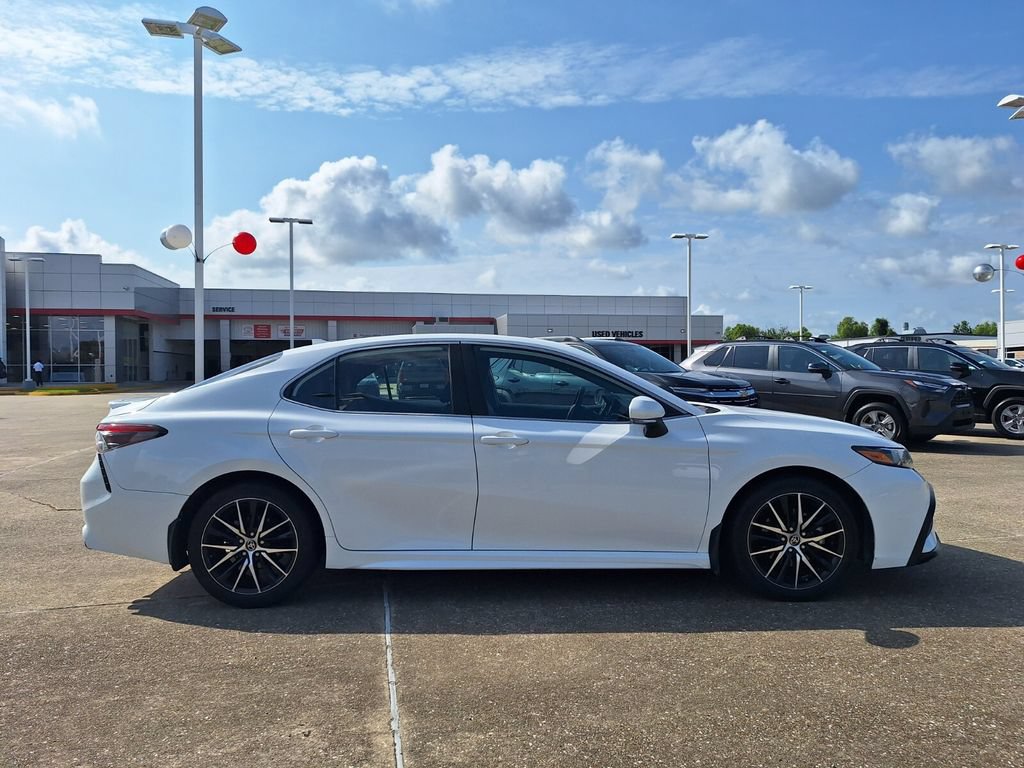 Used 2023 Toyota Camry SE FWD image 4
