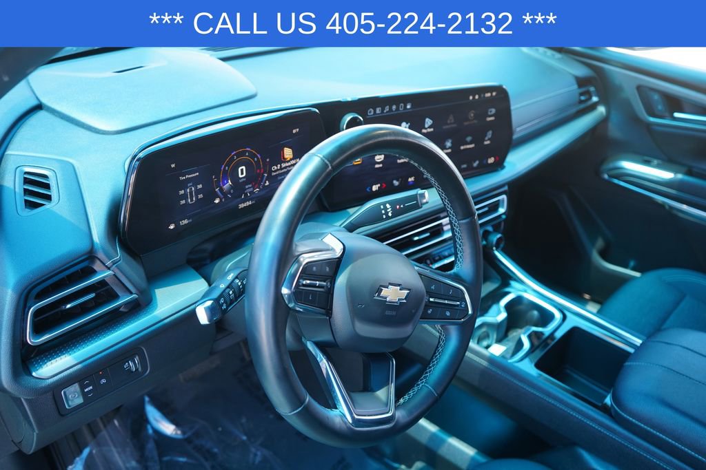 Used 2025 Chevrolet Traverse LT FWD image 17