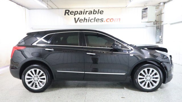 Used 2017 Cadillac XT5 Platinum w/ Driver Assist Package image 4