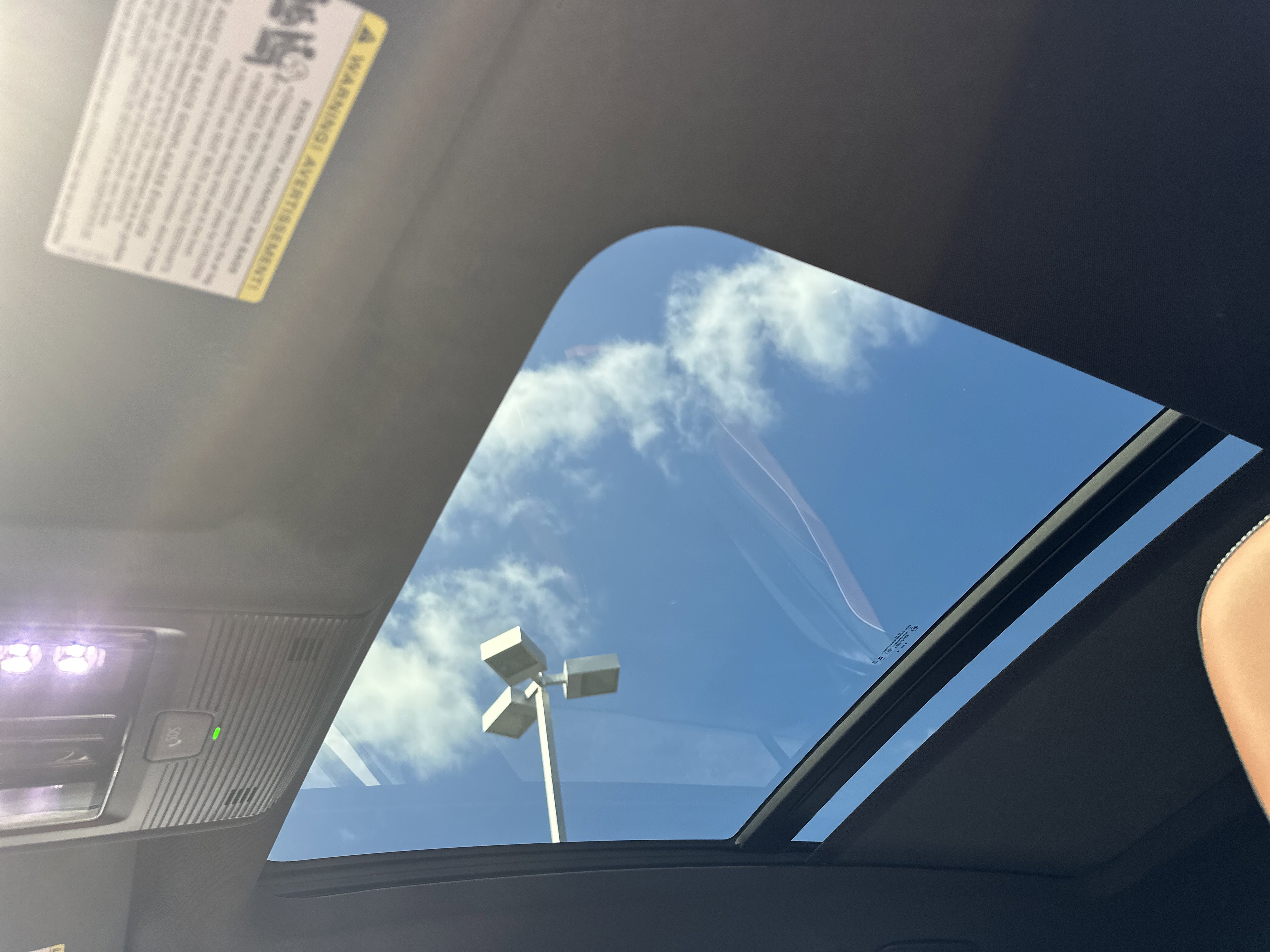 Used 2025 Volkswagen Tiguan SEL R-Line AWD/4WD image 33