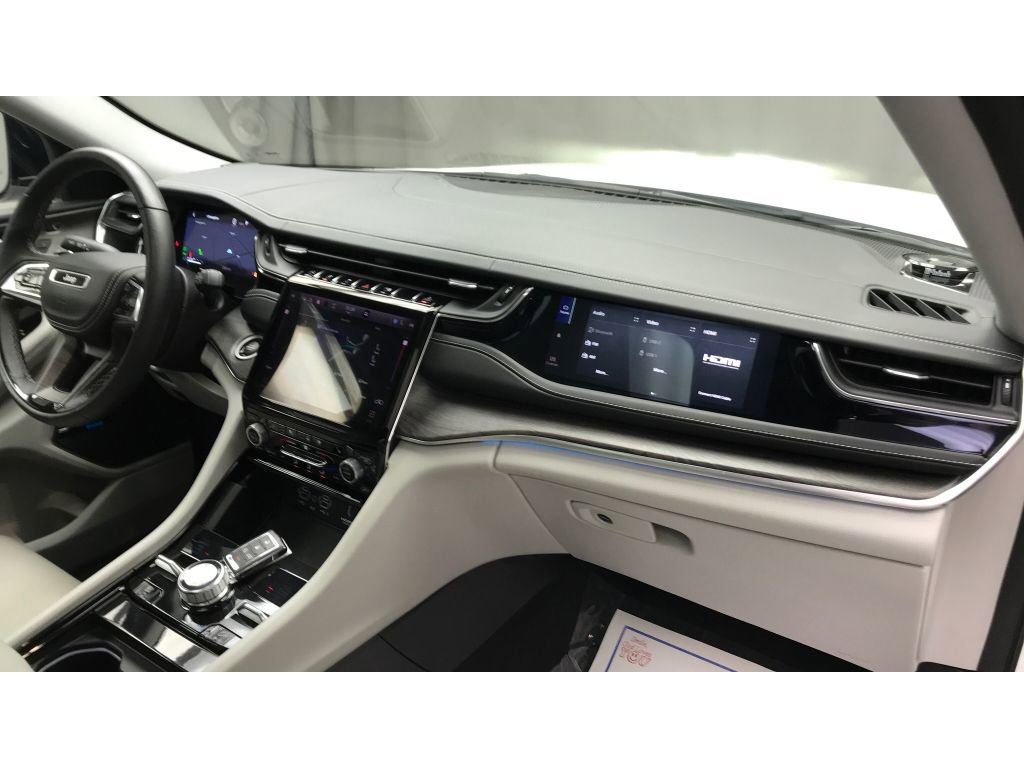 Used 2023 Jeep Grand Cherokee Overland w/ Adv Protech Group III image 29