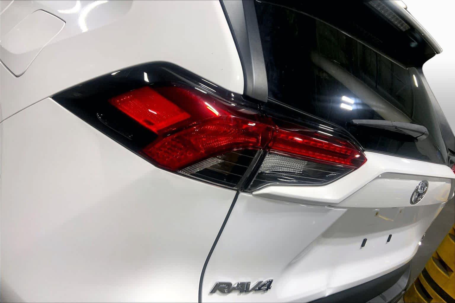 Used 2020 Toyota RAV4 LE w/ All Weather Liner Package AWD/4WD image 28
