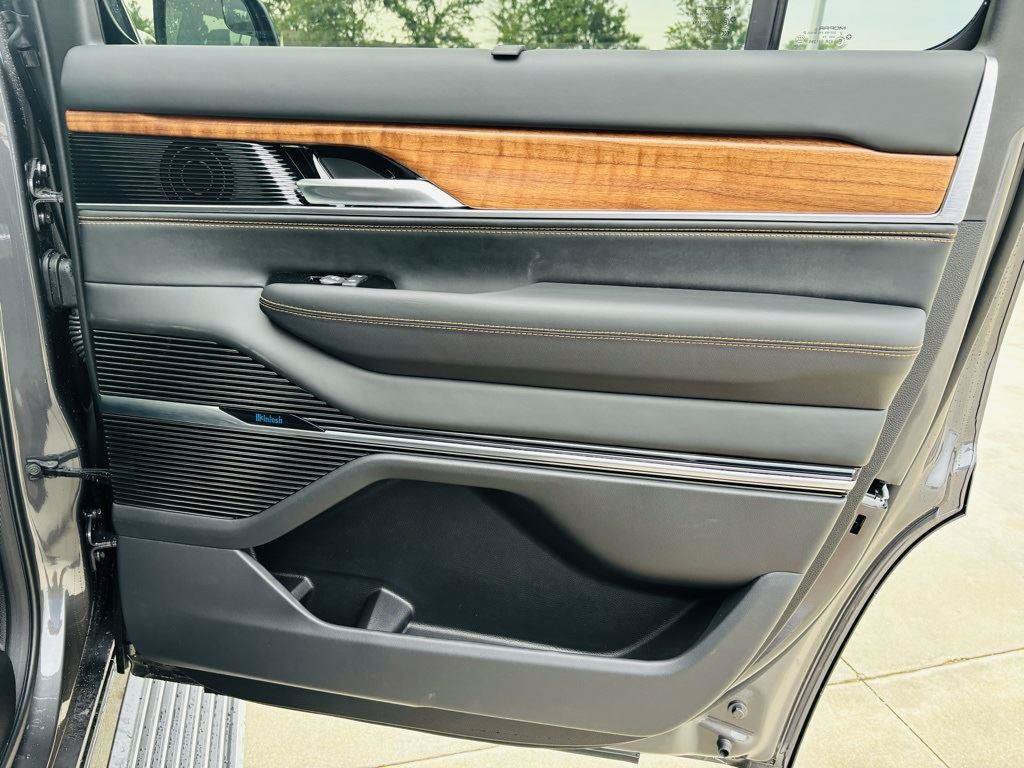 New 2024 Jeep Grand Wagoneer Series III AWD/4WD image 34