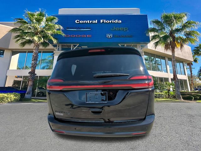 New 2026 Chrysler Pacifica Select w/ S Appearance Package image 6