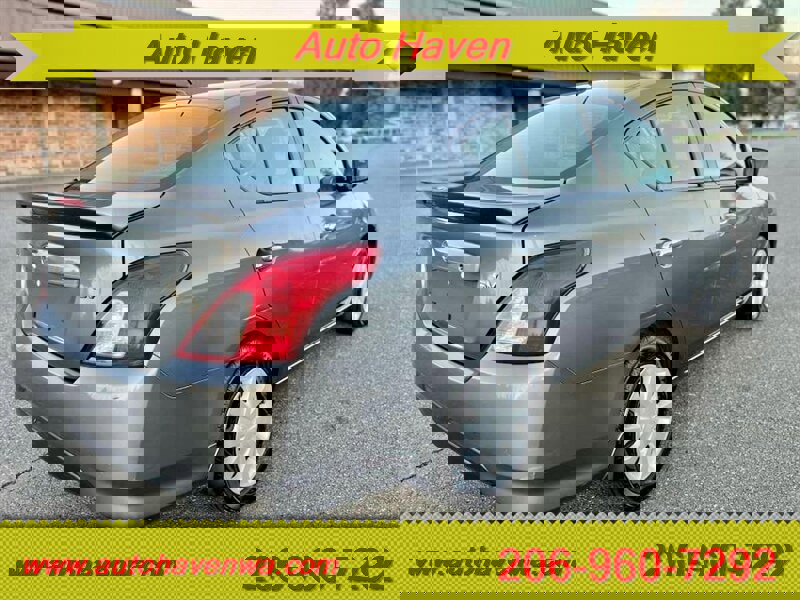 Used 2019 Nissan Versa SV image 5