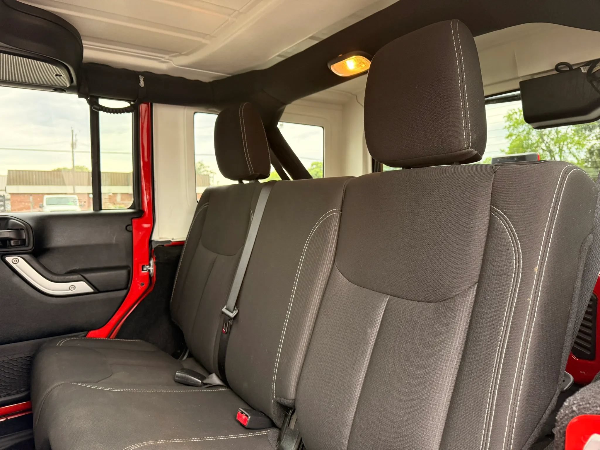Used 2018 Jeep Wrangler Unlimited Sahara AWD/4WD image 15