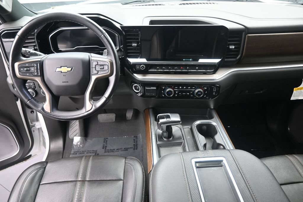Used 2022 Chevrolet Silverado 1500 High Country w/ High Country Premium Package AWD/4WD image 15