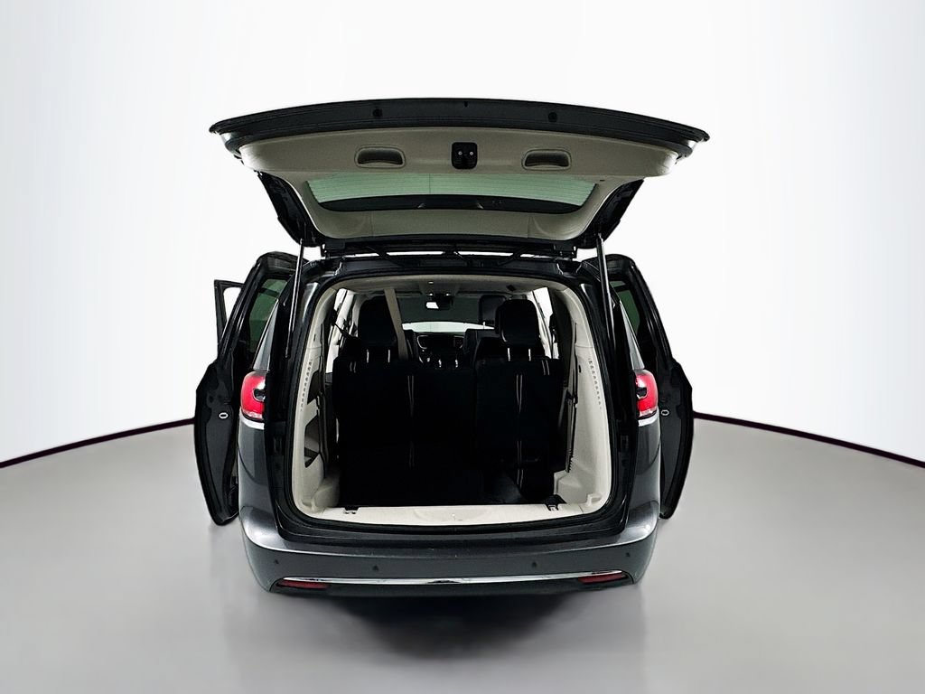 Used 2022 Chrysler Pacifica Touring-L FWD image 20
