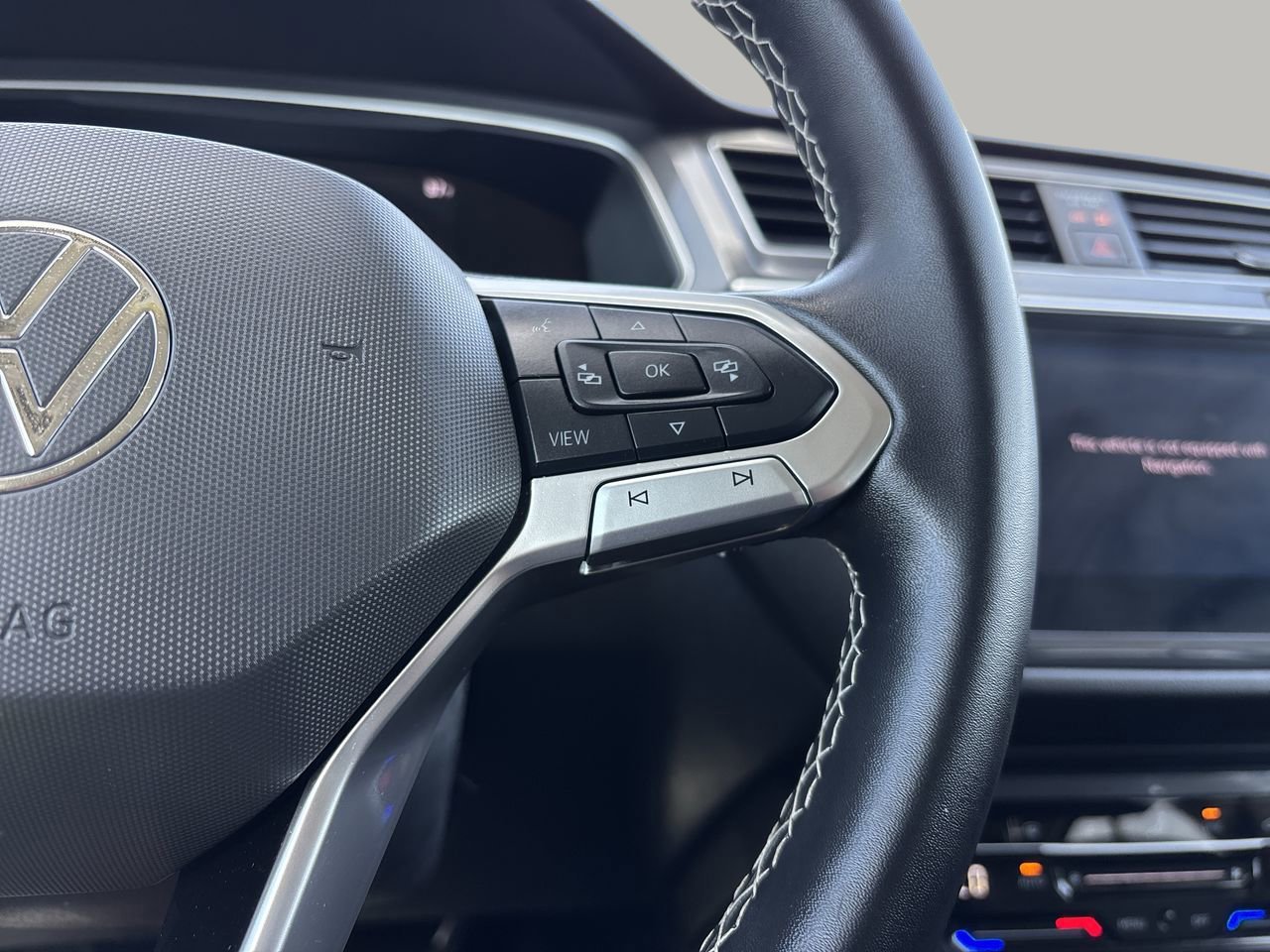 Used 2024 Volkswagen Tiguan SE image 28