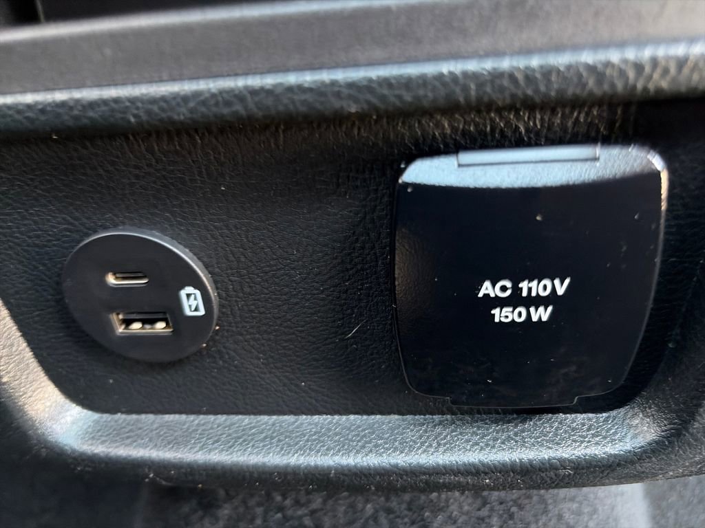 Used 2022 Ford Edge Titanium w/ Equipment Group 301A AWD/4WD image 36