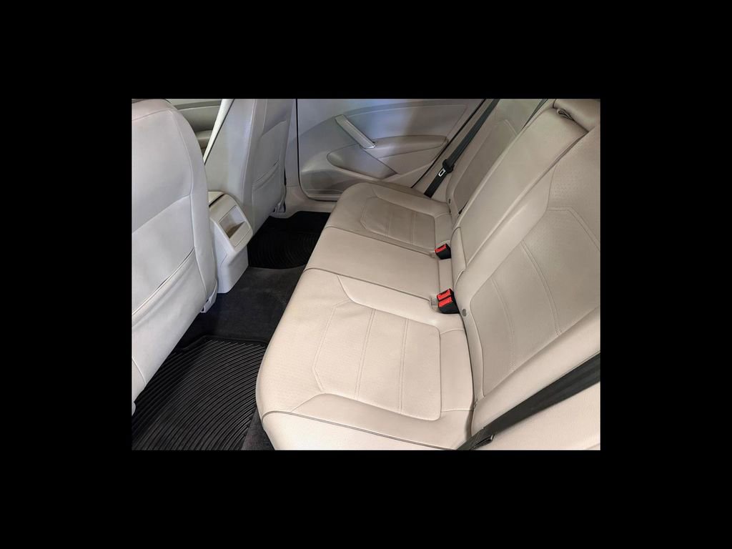 Used 2016 Volkswagen Passat 1.8T R-Line FWD image 17