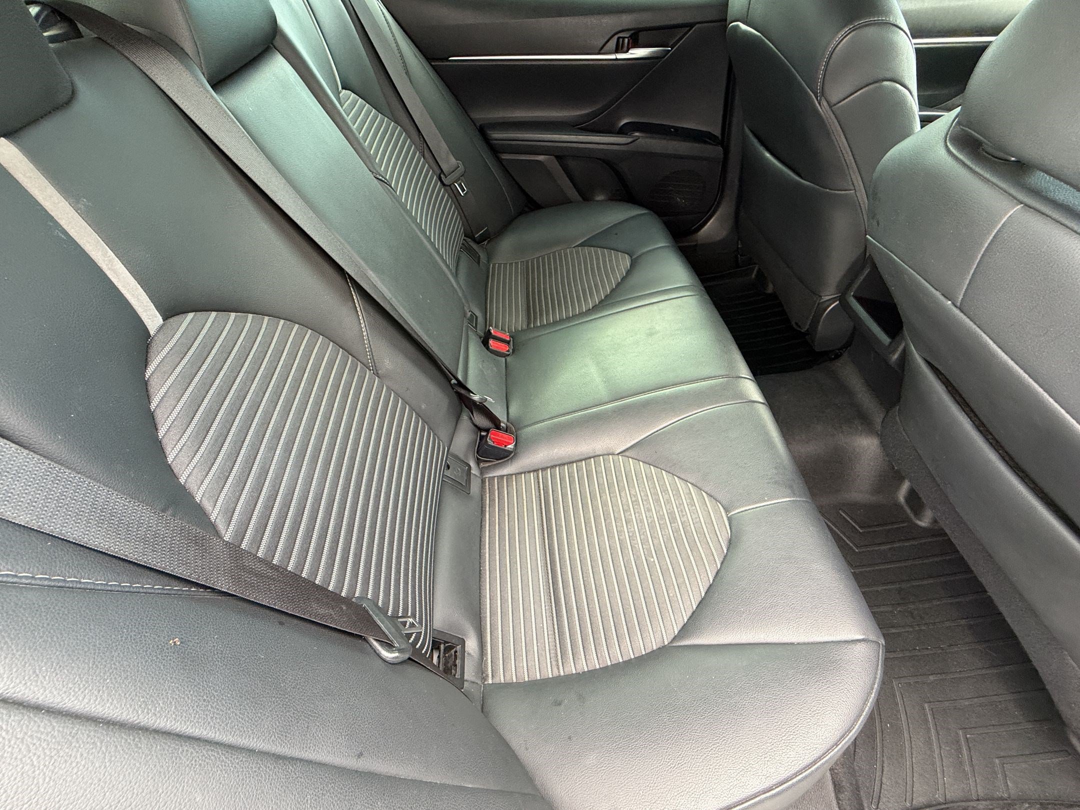Used 2019 Toyota Camry SE FWD image 33