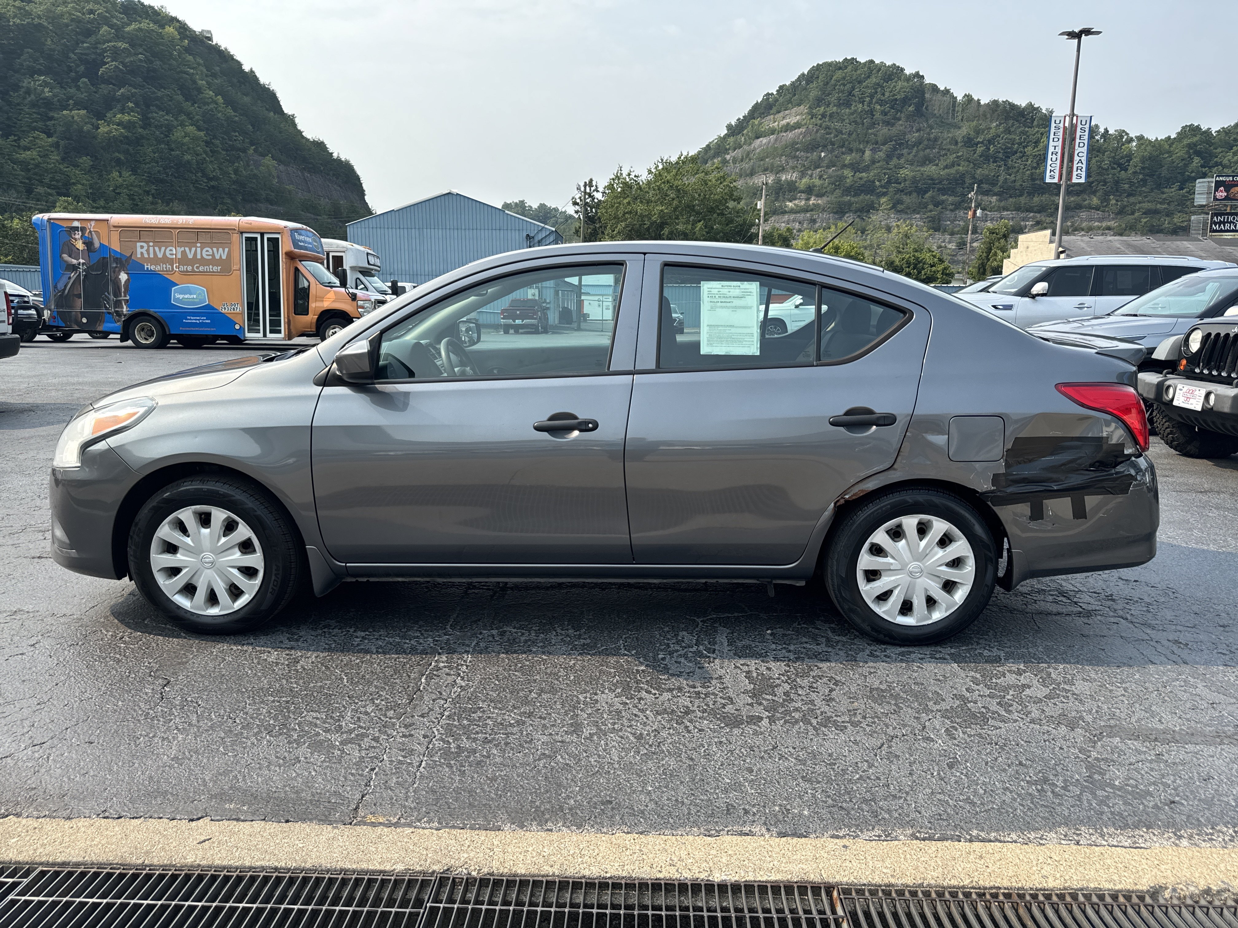 Used 2017 Nissan Versa S Plus FWD image 4