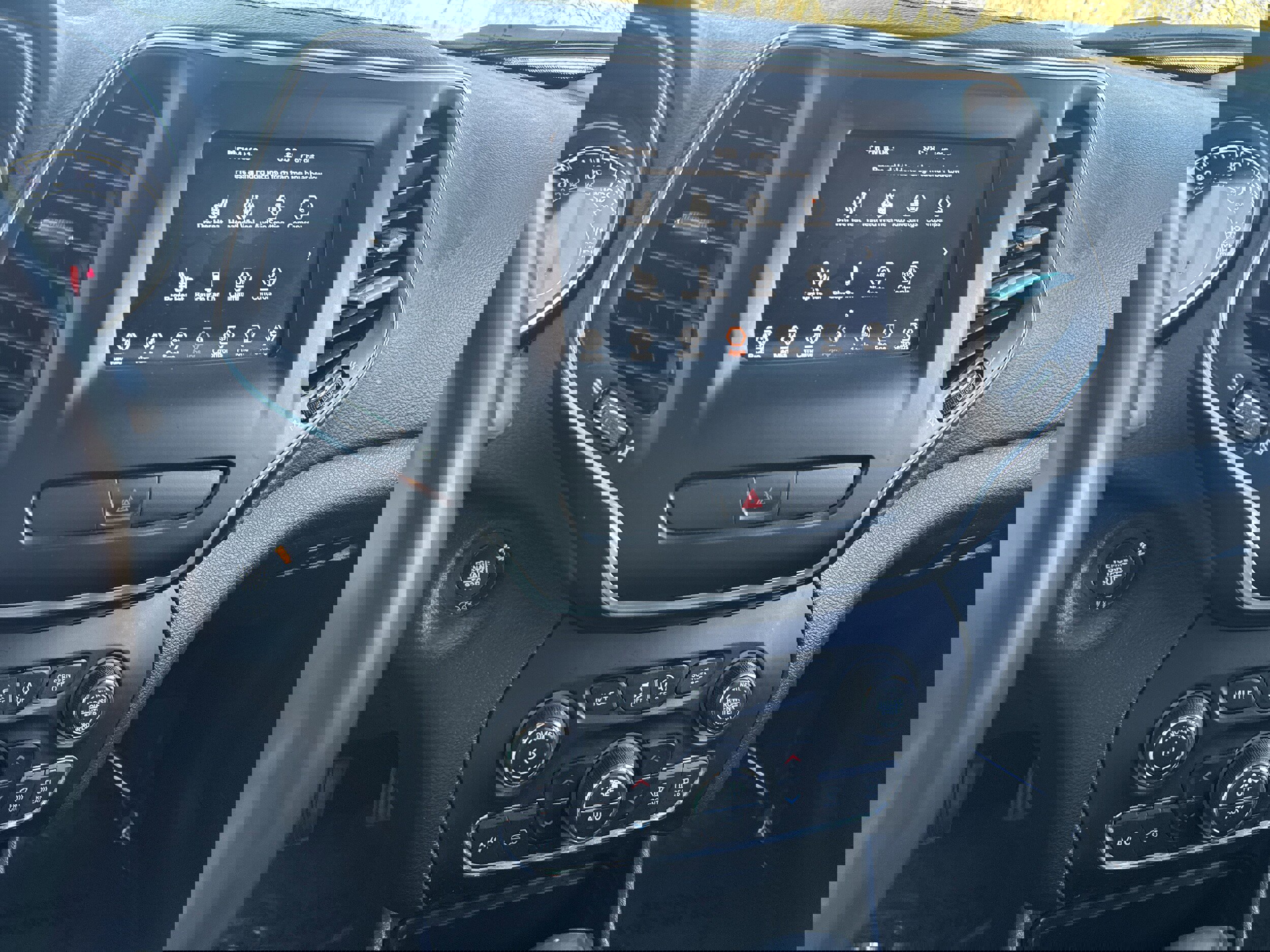 Used 2019 Jeep Cherokee Latitude Plus w/ Comfort/Convenience Group image 16