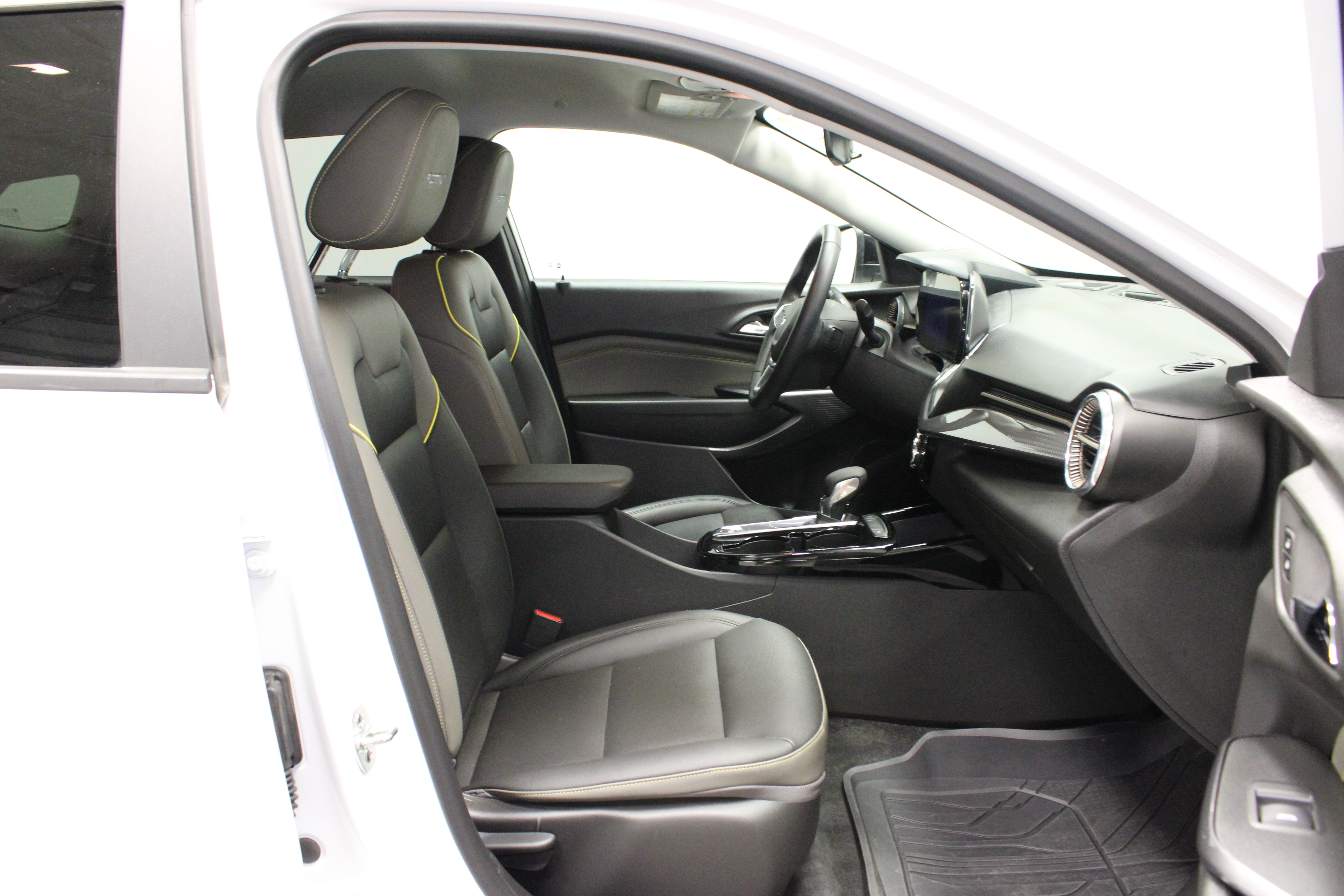 Used 2025 Chevrolet Trax ACTIV w/ Driver Confidence Package FWD image 13