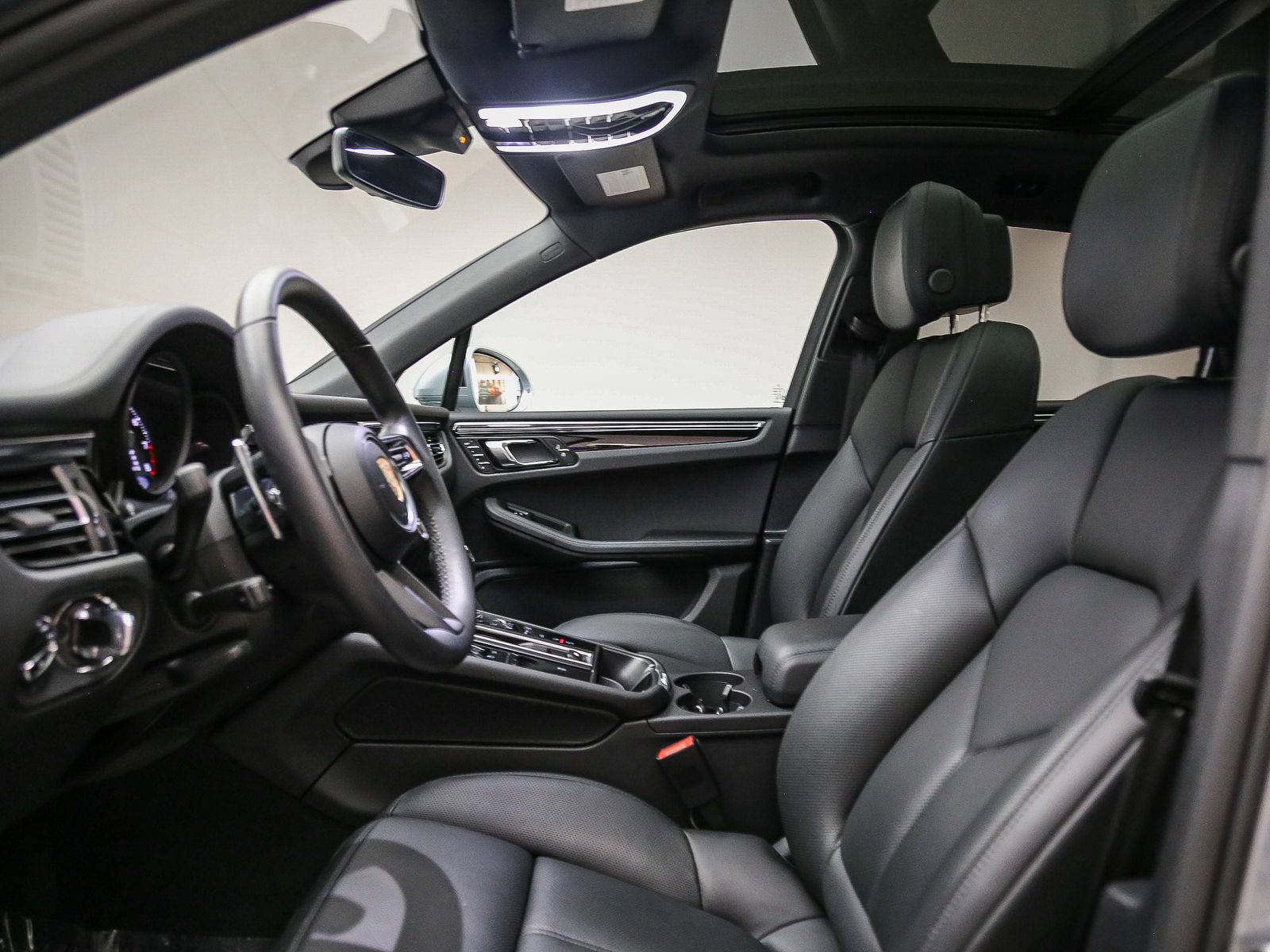 Certified 2026 Porsche Macan AWD/4WD image 22