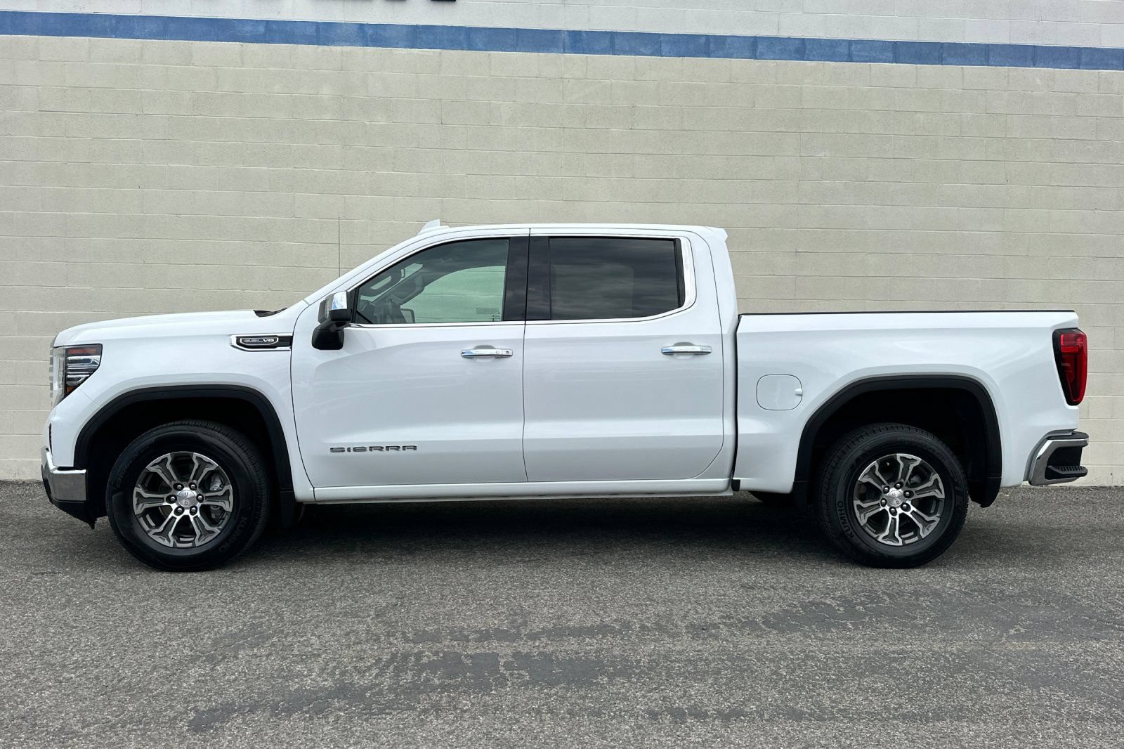 Certified 2024 GMC Sierra 1500 SLT RWD image 7