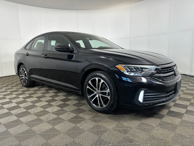 Used 2023 Volkswagen Jetta Sport image 2