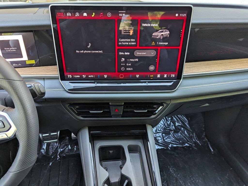 New 2025 Volkswagen Tiguan SE R-Line image 11