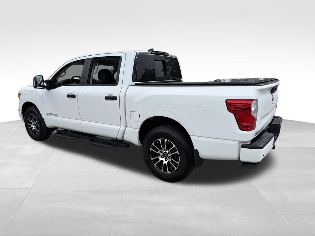 Used 2024 Nissan Titan SV w/ SV Convenience Package image 5