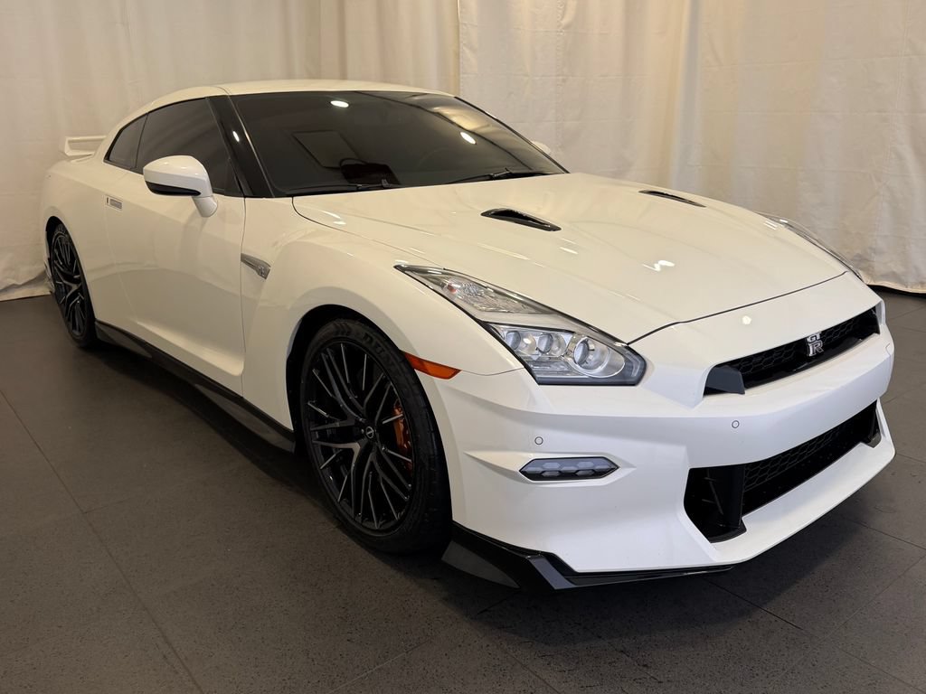 Used 2024 Nissan GT-R Premium w/ Floor Mat Package AWD/4WD image 8