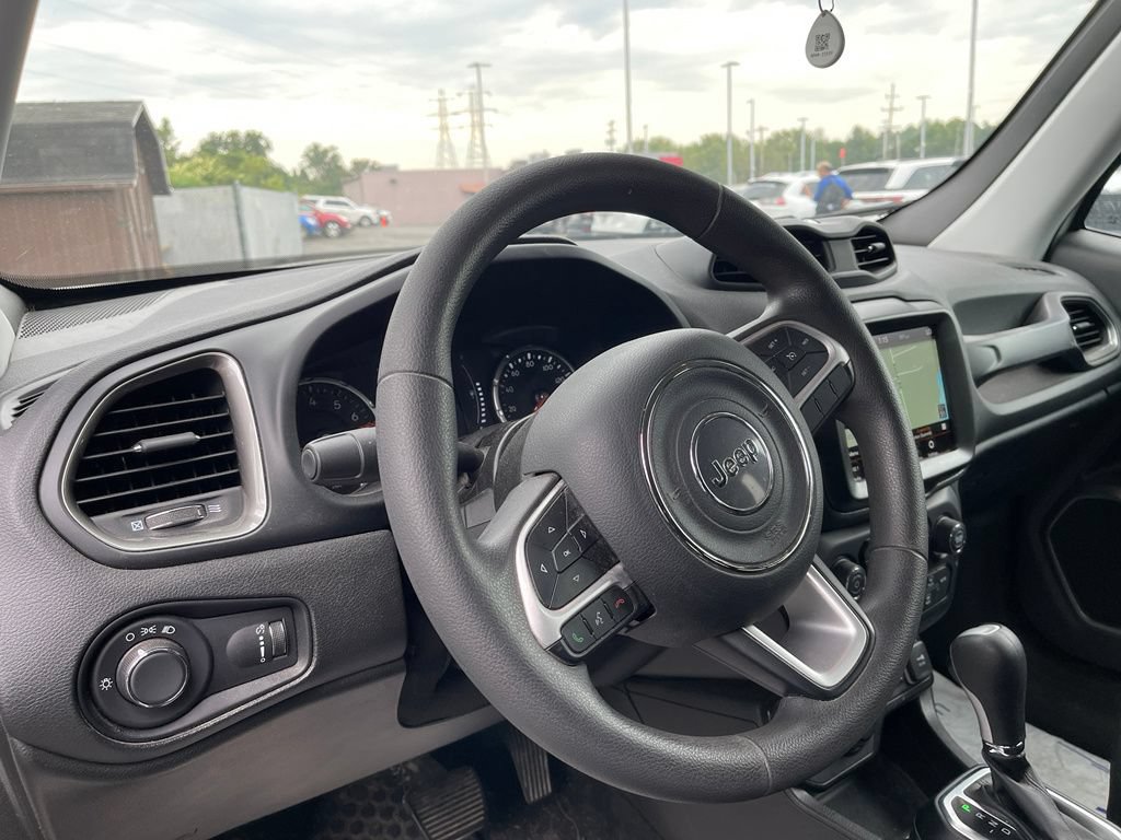 Used 2023 Jeep Renegade Latitude AWD/4WD image 17