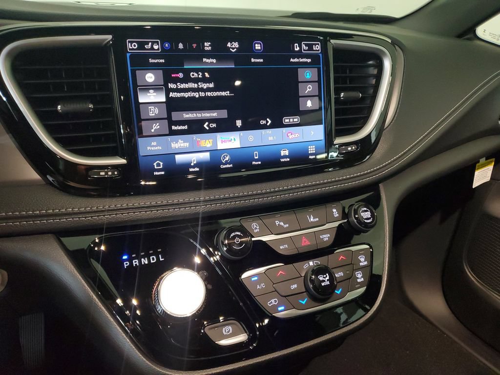 New 2027 Chrysler Pacifica Select FWD image 17