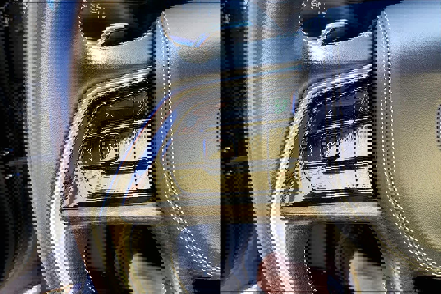 Used 2021 Jeep Grand Cherokee L Overland w/ Luxury Tech Group IV image 23