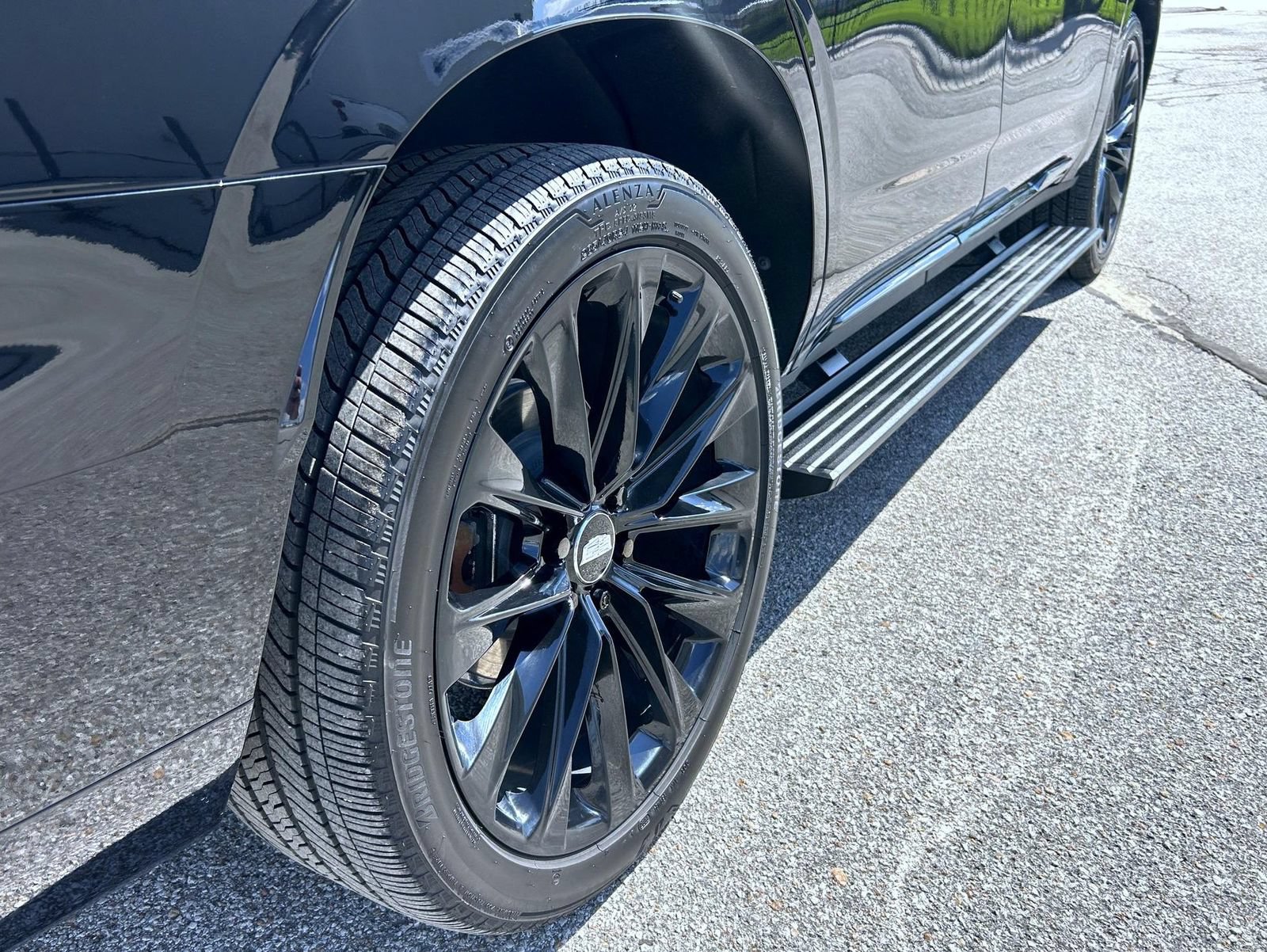 Certified 2025 Cadillac Escalade Sport Platinum w/ LPO, ONYX Package AWD/4WD image 12