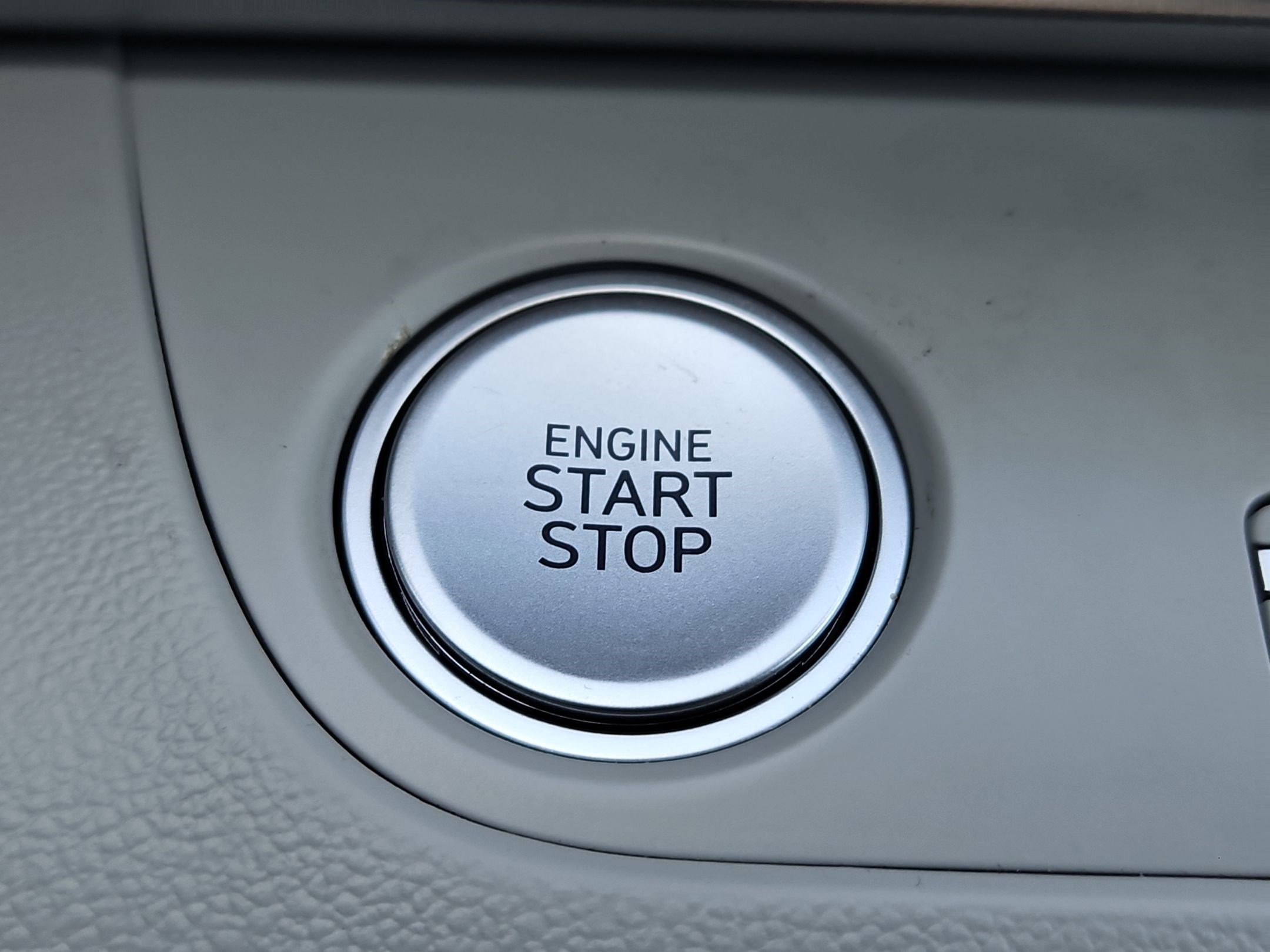 Used 2025 Hyundai Elantra Limited image 19