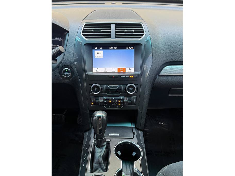Used 2019 Ford Explorer XLT w/ Equipment Group 201A FWD image 11
