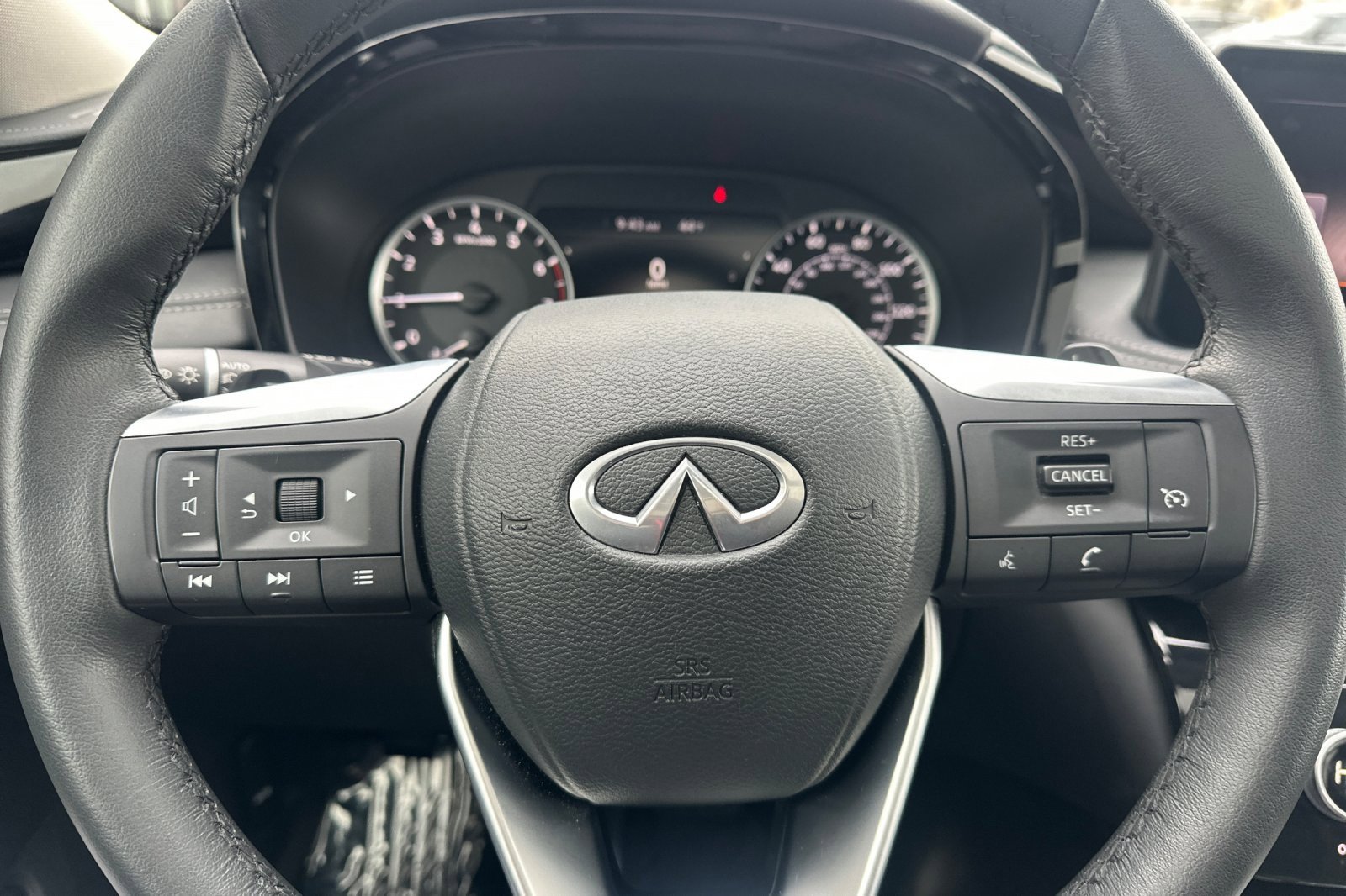 Certified 2025 INFINITI QX60 Pure image 38