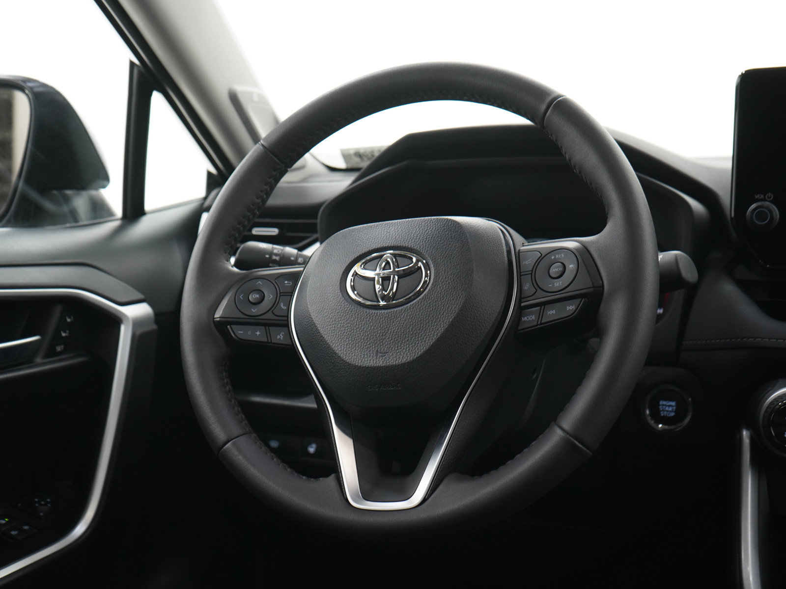 Used 2025 Toyota RAV4 XLE Premium w/ Weather Package AWD/4WD image 14
