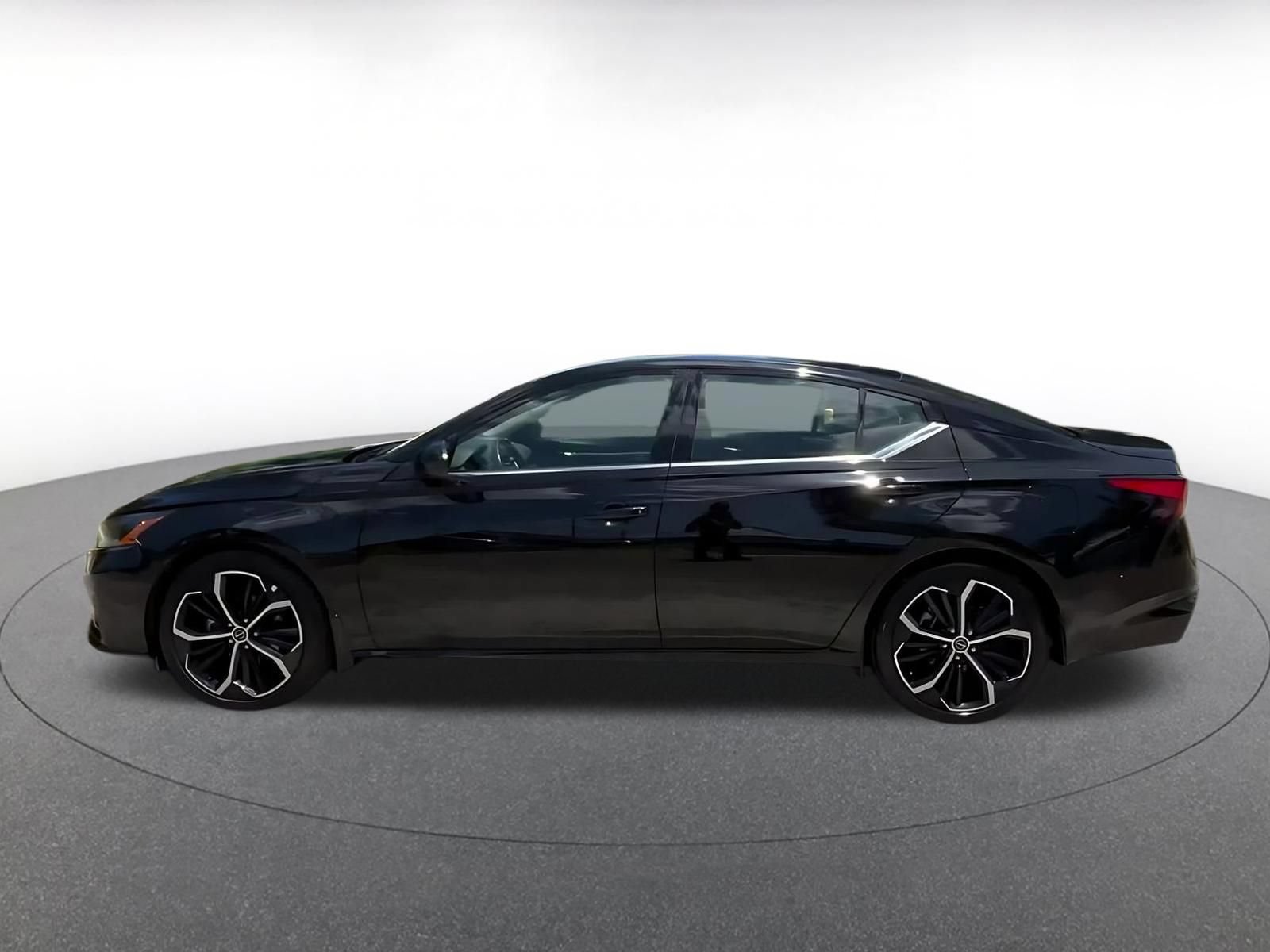 Used 2025 Nissan Altima 2.5 SR FWD image 9