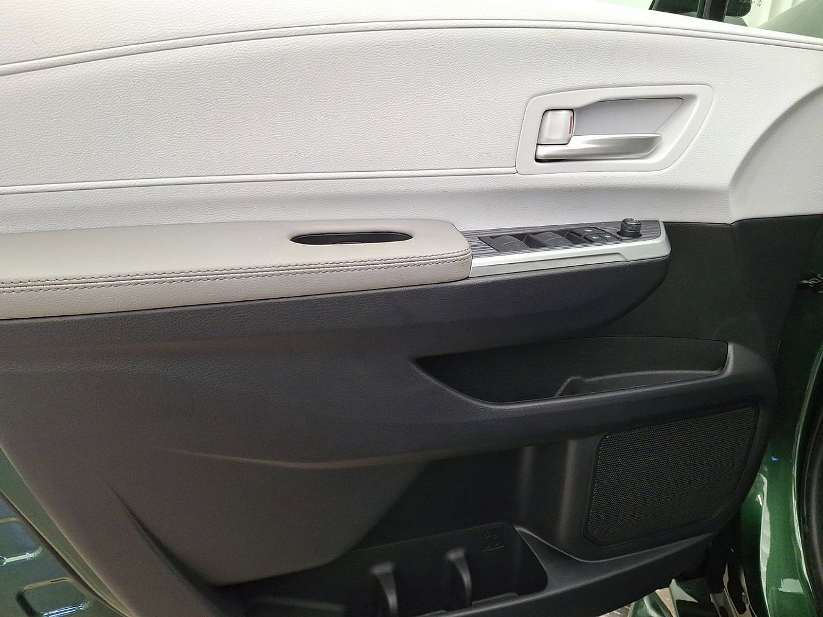 Used 2026 Toyota Sienna XLE FWD image 10
