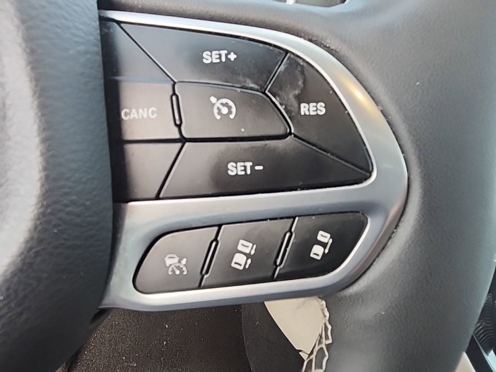 Certified 2023 Chrysler Pacifica Touring-L image 13