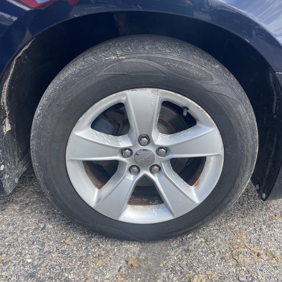 Used 2011 Dodge Charger SE RWD image 18