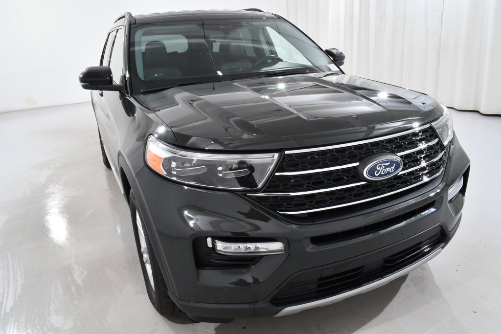 Used 2022 Ford Explorer XLT w/ Equipment Group 202A image 4