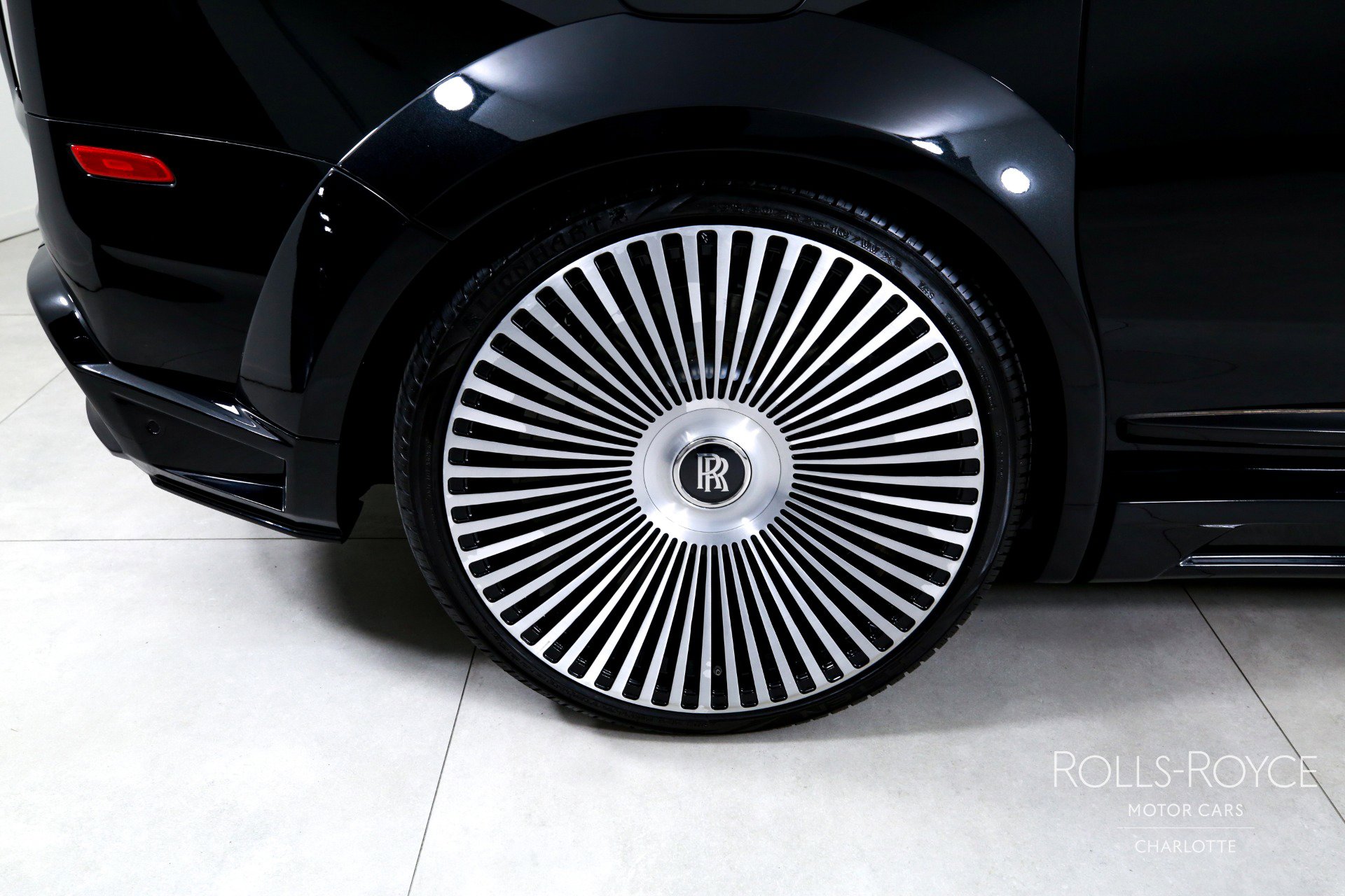 Used 2022 Rolls-Royce Cullinan image 38