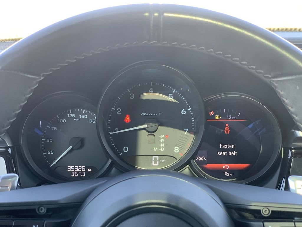Used 2023 Porsche Macan Base image 8