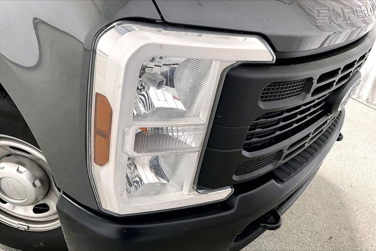 Used 2025 Ford F250 XL RWD image 12