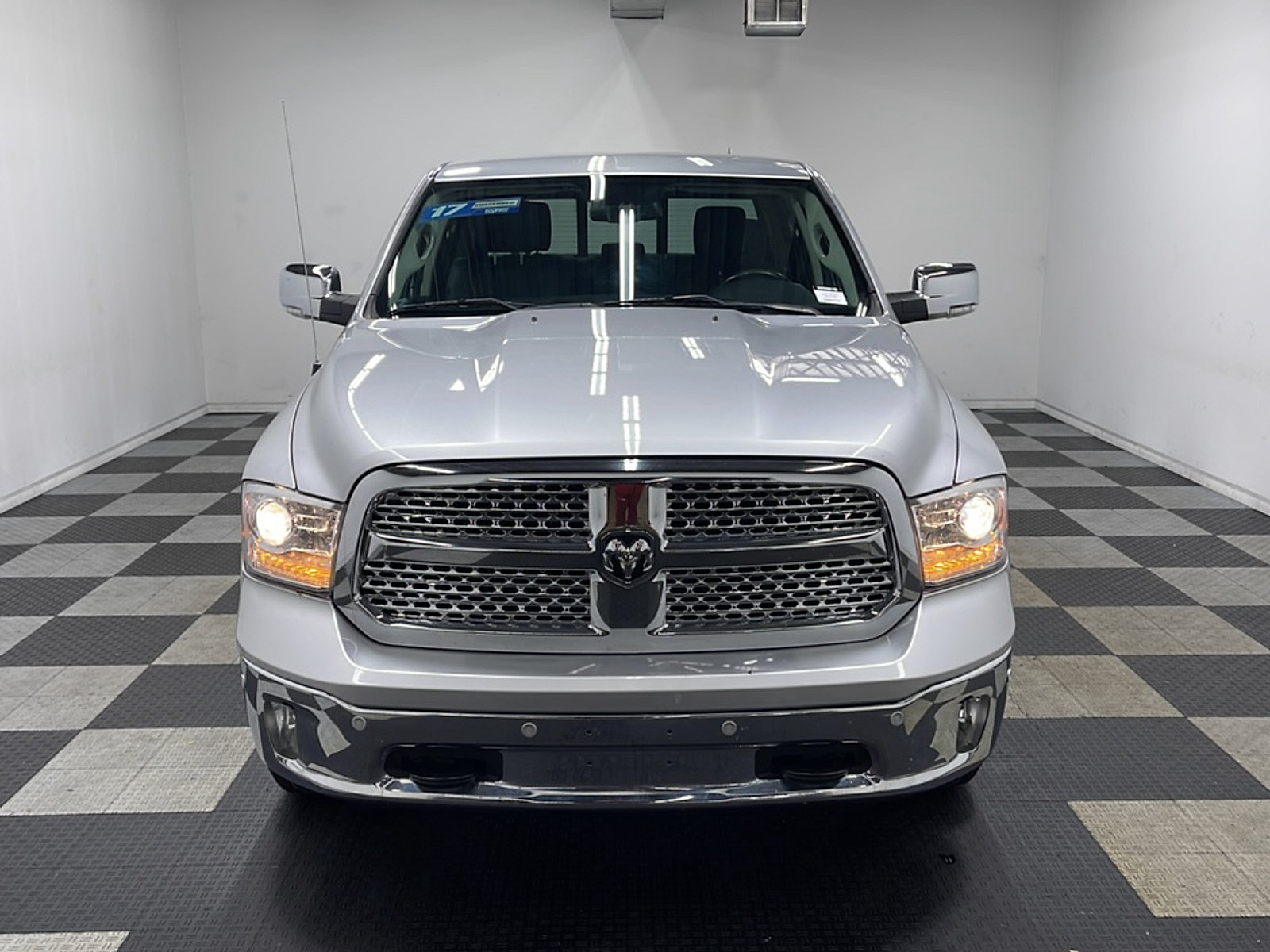 Used 2017 RAM 1500 Laramie w/ Convenience Group AWD/4WD image 25