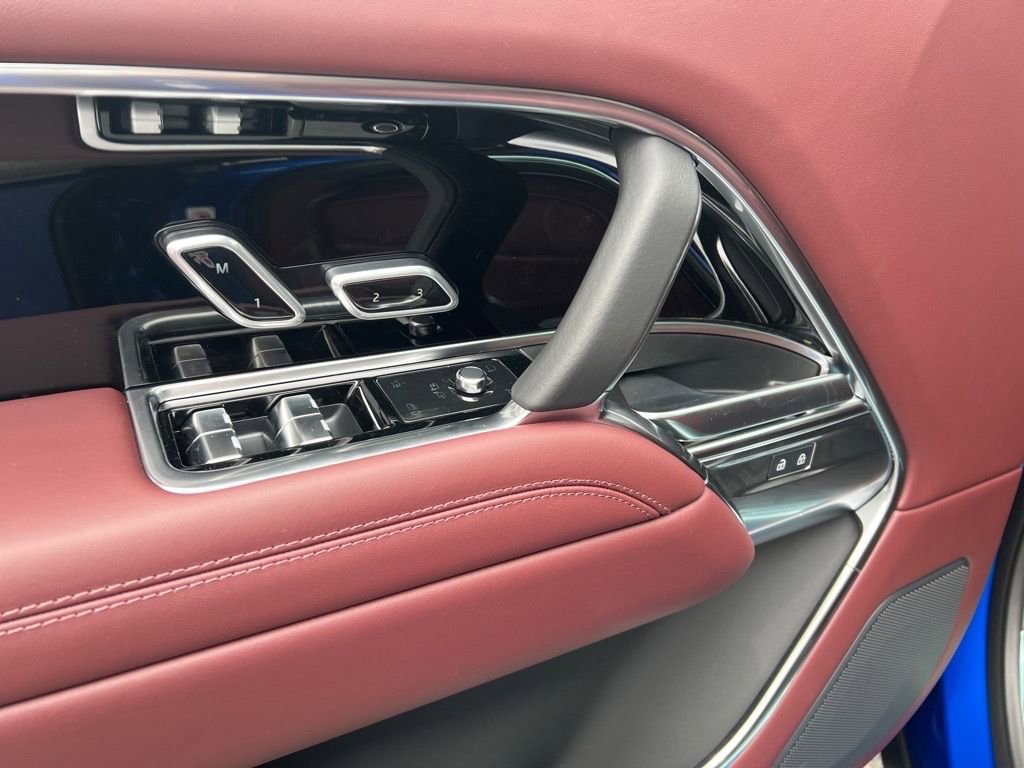 New 2025 Land Rover Range Rover SE image 10