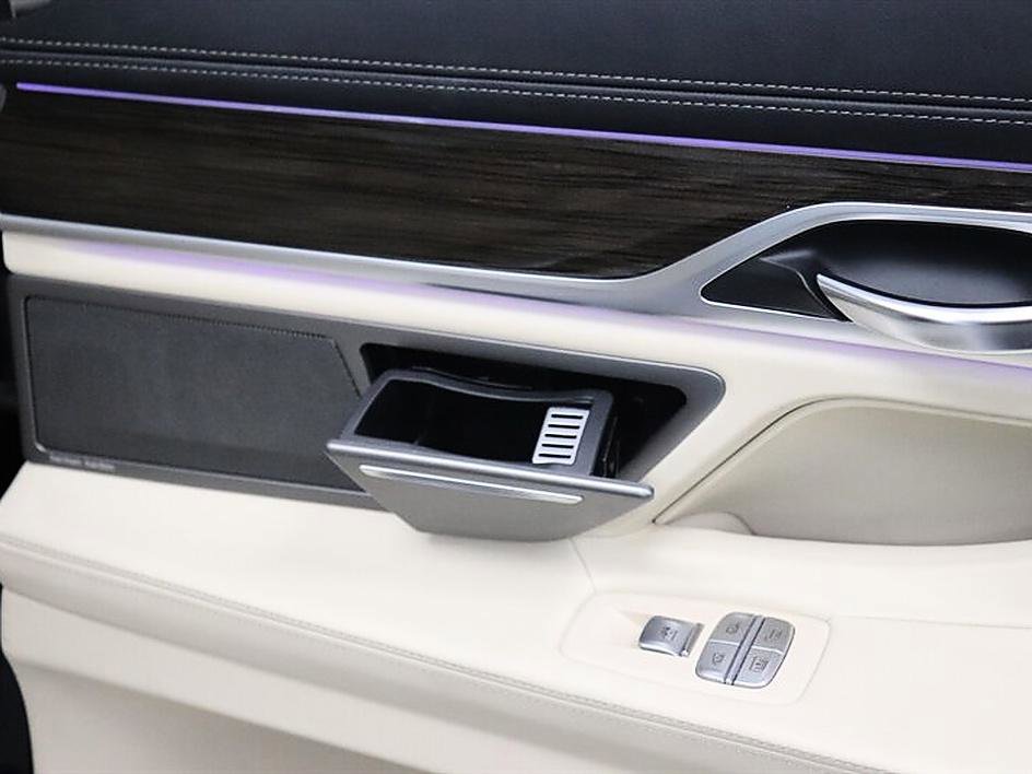 Used 2017 BMW 740i RWD image 18