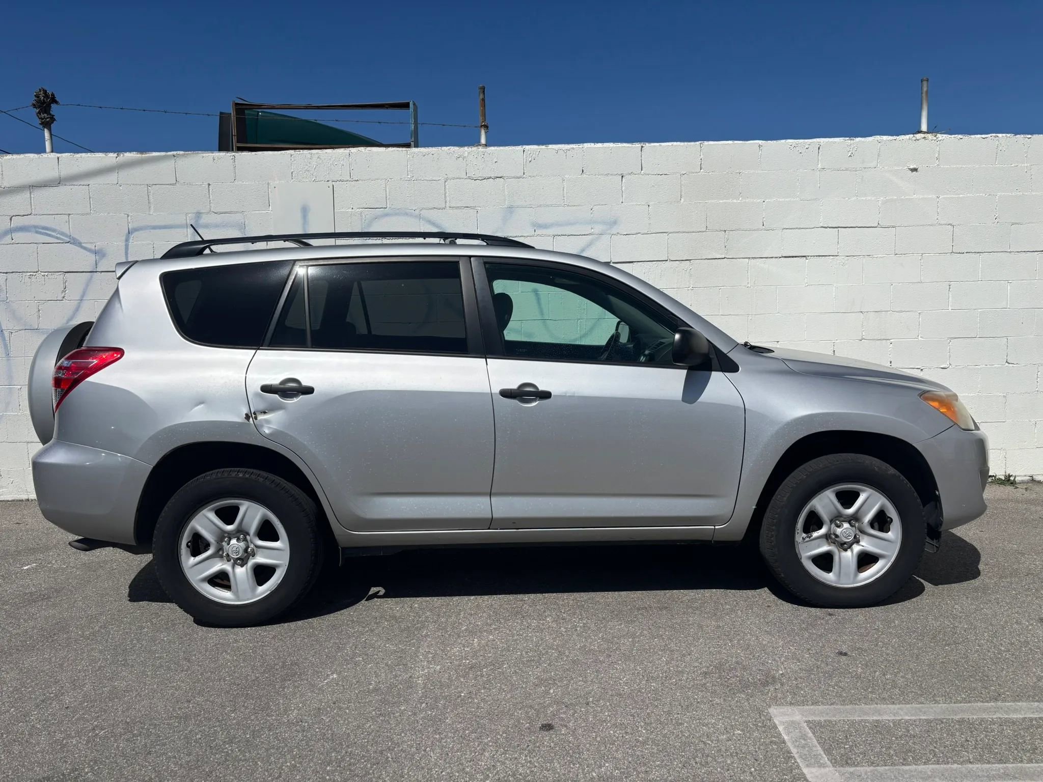 Used 2011 Toyota RAV4 4WD w/ Base L4 Extra Value Pkg image 6