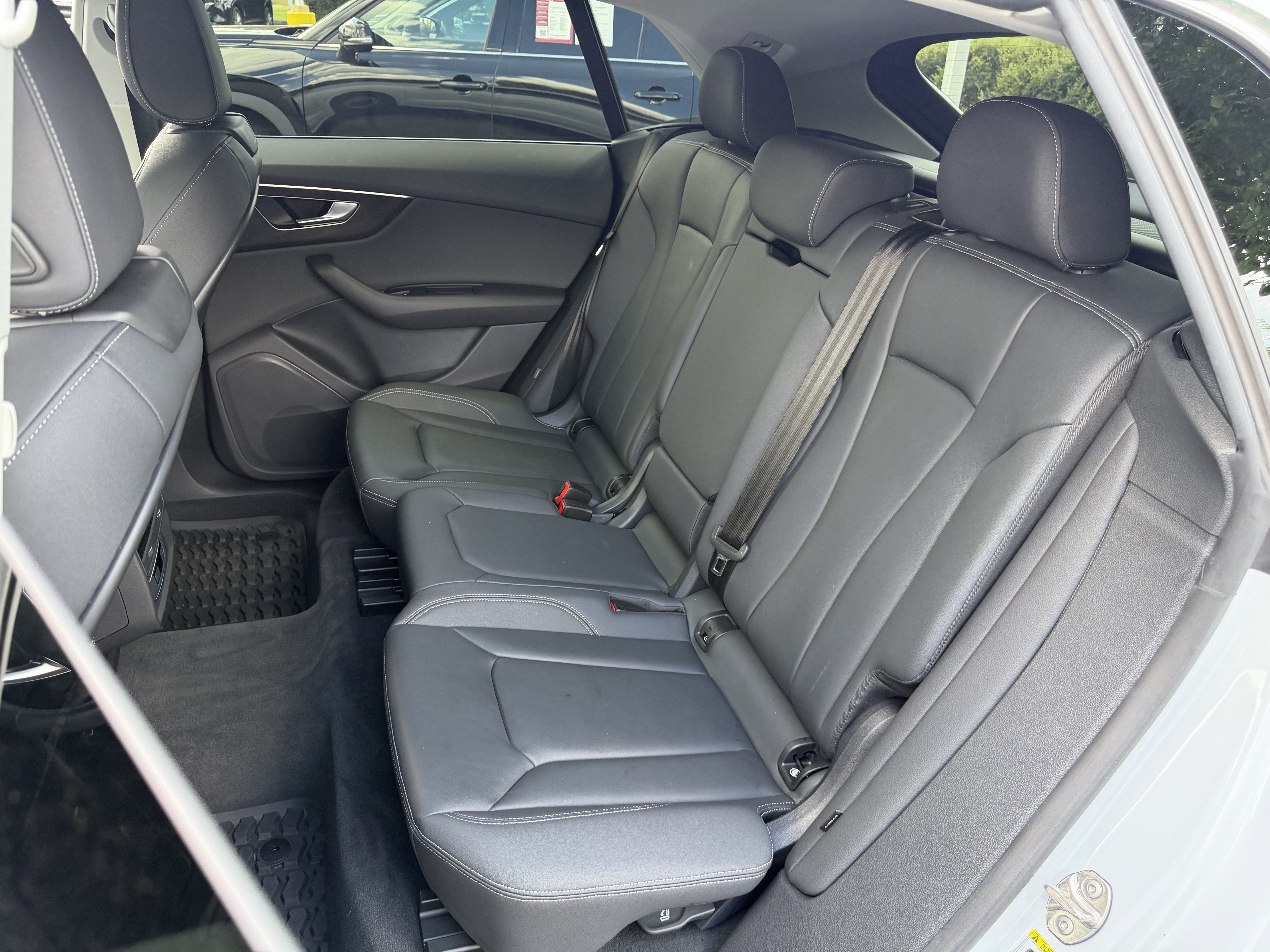 Used 2023 Audi Q8 Premium w/ Convenience Package AWD/4WD image 33