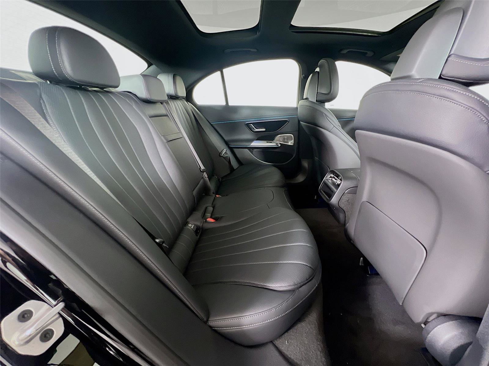 New 2026 Mercedes-Benz E 450 4MATIC Sedan image 23