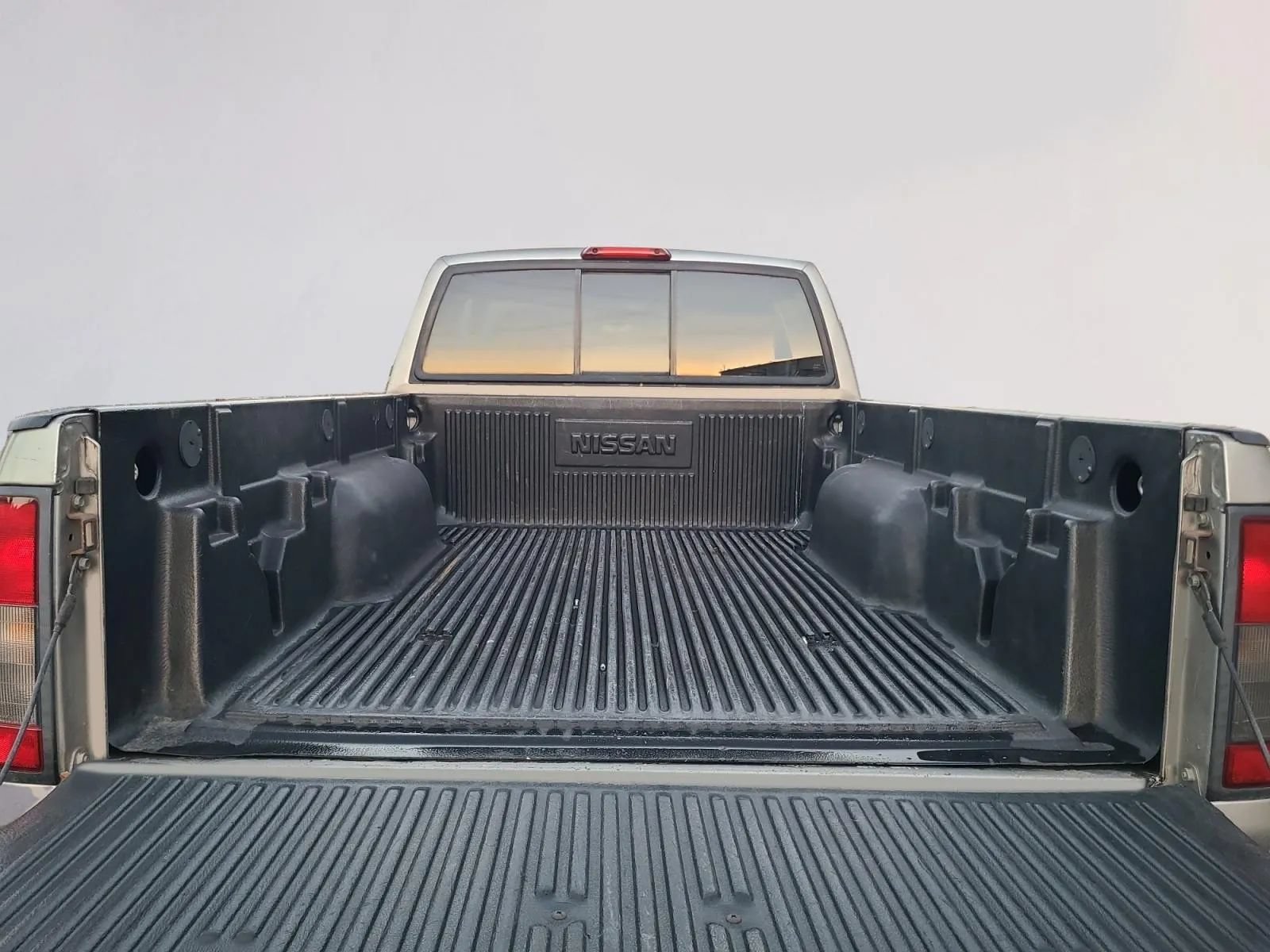 Used 2001 Nissan Frontier XE RWD image 16
