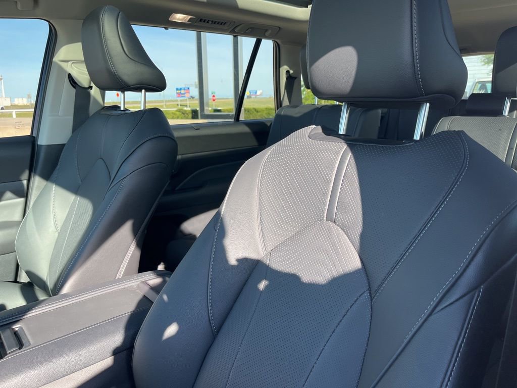 Used 2026 Toyota Grand Highlander Limited image 13